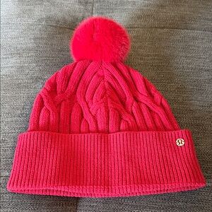 🍋 Lululemon red Cable Knit Pom Pom Beanie